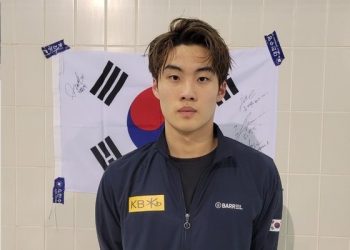 황선우, 국제대회 첫 메달 쾌거…경영 월드컵 개인혼영 100m 동메달