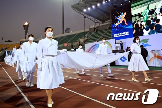 ‘한국신기록 2개’ 전국체전, 성황리에 마무리…MVP는 ‘5관왕’ 황선우