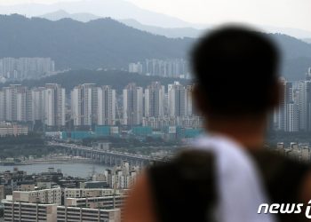 文정부 들어 서울 아파트 평당 가격 2배 상승…강북권 가팔라