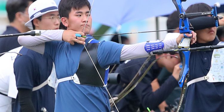세계 제패한 고교 신궁 김제덕, 전국체전 양궁 개인전 金… 4관왕 달성