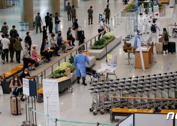 해외 접종자도 백신 인센티브 준다…’감염지수 1.2′ 확산세