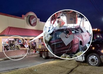 꼭두새벽에 직원이 밴 몰고 일하던 가게로 돌진