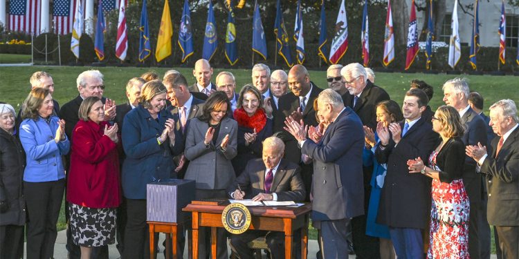 바이든 서명한 인프라 법안, 앨라배마에 얼마 주나?