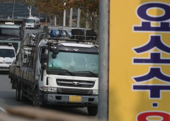 요소수發 대란 단속 나선 국토부 “장거리 화물차 하루 1회 충전해야”