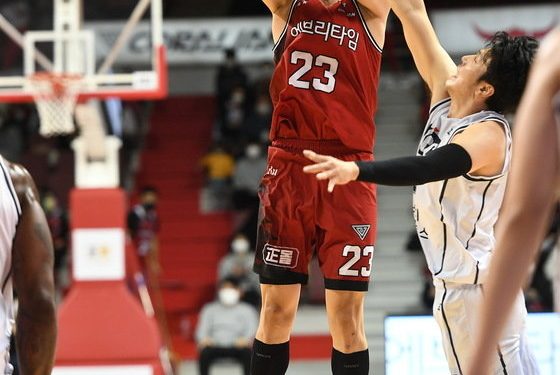 ‘3점슛 15개 폭발’ KGC, KCC 제압하고 5연승…2위 KT 1경기 차 추격