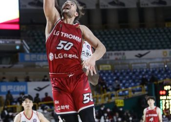 ‘마레이 더블더블’ LG, 한국가스공사 꺾고 4연패 탈출