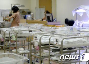 19일부터 임신 중 근로자도 육아휴직 쓸 수 있어…최장 44일