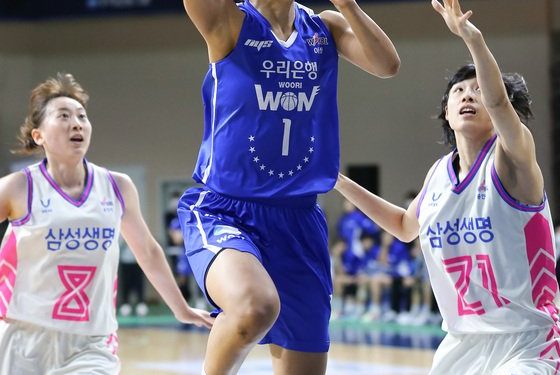 ‘박지현·박혜진 35득점 합작’ 우리은행 5연승 행진…단독 2위 점프