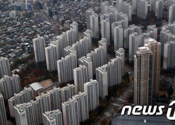 “우리 동네는 신저가, 옆 동네는 신고가?”…방향성 잃은 부동산 시장