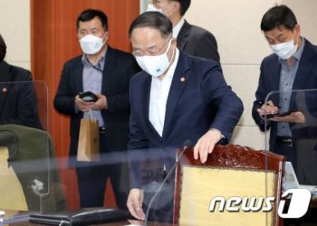 양도세·종부세 낮추고 없앤다? 선거앞 감세경쟁, 세제당국 “난감하네”