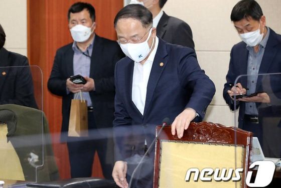 양도세·종부세 낮추고 없앤다? 선거앞 감세경쟁, 세제당국 “난감하네”