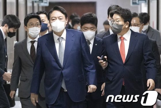 尹, 경선 후보 7인과 ‘원팀 회동’…홍준표·유승민은 ‘불참’