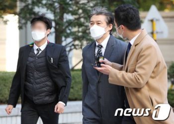 조국 “김혜경 스토킹 보도, 내 딸 생각나…김건희 근처는 안가”