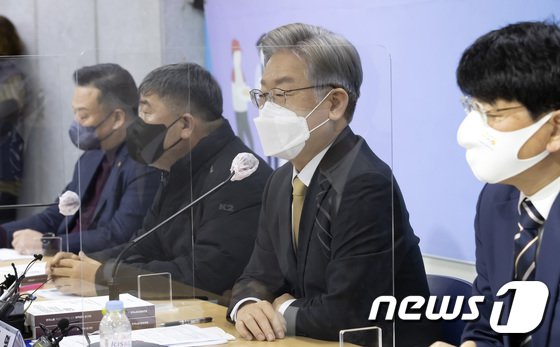 ‘불통’ 접고 ‘소통왕’으로 돌아온 이재명…SNS·커뮤니티까지 섭렵