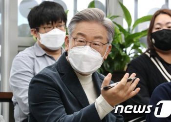 이재명, 대학언론 간담회 참석…윤석열, 천안함 유족 면담