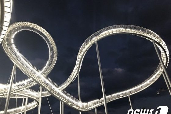 포스코, 국내 최대 체험형 조형물 ‘스페이스워크’ 선보여