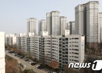 세금폭탄에 ‘1+1 분양’ 포기 속속…신반포21차 공급량 10% ‘뚝’