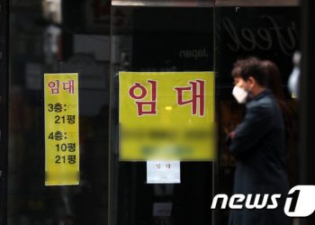 ‘자영업 초토화’ 심상찮다…’나홀로 장사’ 424만명 역대 최고 비중