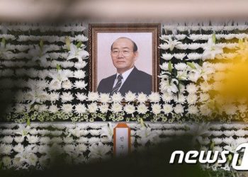 전두환 빈소 ‘5공 실세’ 등 자리 지켰지만…근조화환만 가득