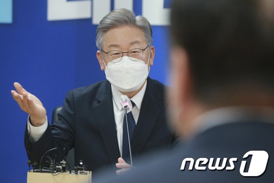 지지율은 뒤지고 설화만…與 당원게시판 ‘부글부글’