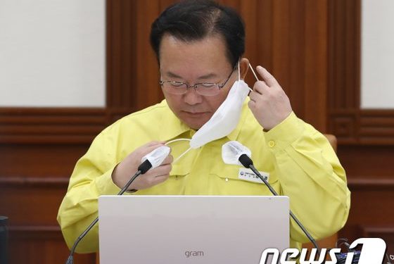 김총리 ’11명 식사’ 방역수칙 위반…”경위야 어떻든 반성”
