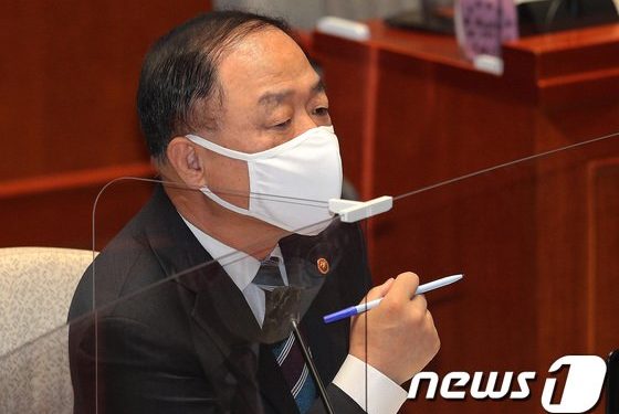 ‘곳간지기’ 홍남기, 李·尹 동시 겨냥 “25조도 50조도 확보 어려워”