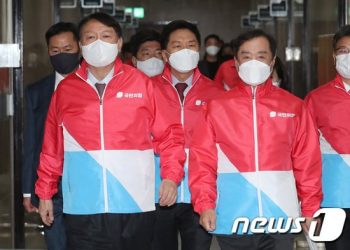 尹 “킹메이커는 국민” 이준석 “그렇다면 여기까지”…일촉즉발