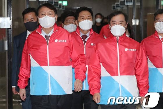 尹 “킹메이커는 국민” 이준석 “그렇다면 여기까지”…일촉즉발