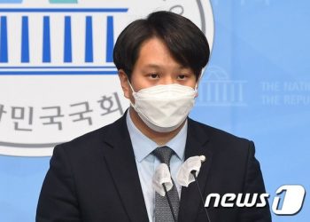 전용기 “尹, 자녀 특혜채용 의혹 김성태 선임…’윤로남불'”