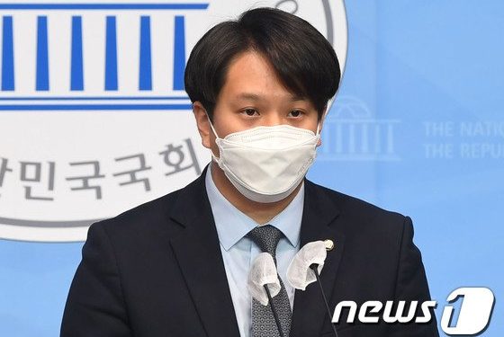 전용기 “尹, 자녀 특혜채용 의혹 김성태 선임…’윤로남불'”
