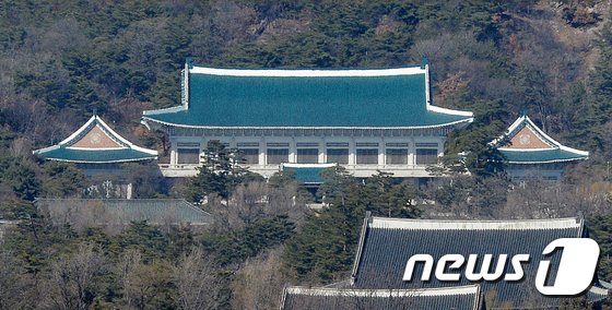 문대통령 딸 다혜씨, 1년 가까이 관저 거주…靑 “법령상 문제 없어”