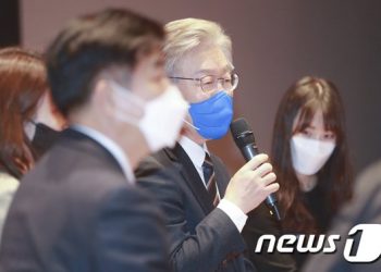 이재명 “시시콜콜한 수사내용 흘려 흠집 내”…검찰 직격