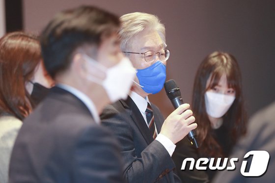 이재명 “시시콜콜한 수사내용 흘려 흠집 내”…검찰 직격