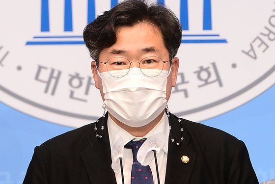 與 “野 대선 후보는 윤석열이냐, 김종인이냐” 맹폭
