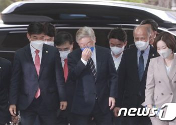 “대선 앞두고” 정진상, 검찰에 ‘경고장’…이재명은 “글쎄요”