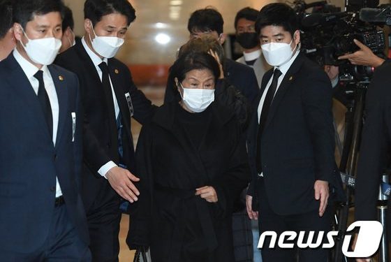 이순자 ‘종신 경호’ 논란…전두환 사망 이후 경호인력 그대로 유지