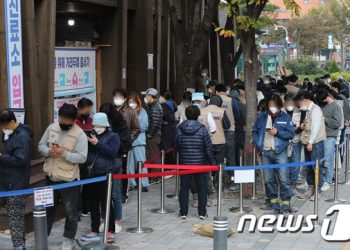 세계는 ‘위드 코로나’인데 중국만 ‘제로 코로나’…최후의 승자는?