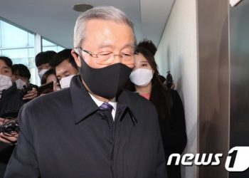 김종인, ‘김병준 원톱체제’…”나와 관계없는 일, 묻지마라”