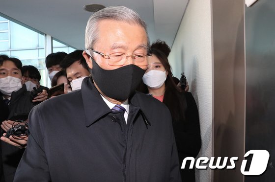 김종인, ‘김병준 원톱체제’…”나와 관계없는 일, 묻지마라”