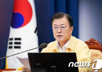 文대통령·민주당 지지율 동반 하락…국민의힘 최고치