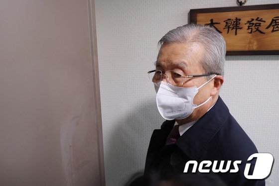 김종인 “尹, 냉정해질 필요 있다”…’김한길·김병준 영입’ 반대 확고