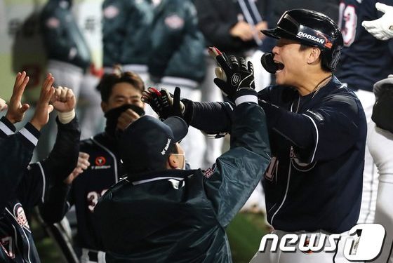 ‘미라클’ 두산, 삼성 6-4 제압…KS행 81.8% 확률 잡았다