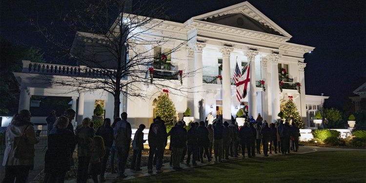앨라배마 주지사 관저 크리스마스 촛불 관광 코스 개장