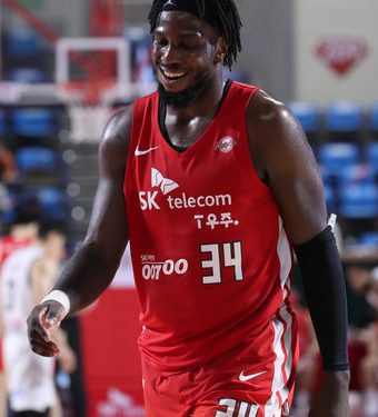 ‘워니 21점’ SK, DB 85-72로 제압…선두 KT 1경기 차 추격