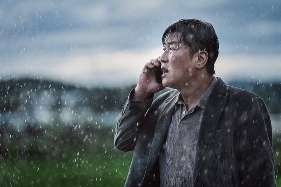 거리두기 강화 예고에 영화계도 술렁…’비상선언’ 개봉 연기