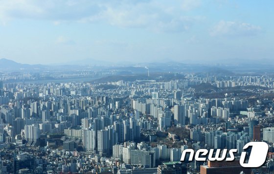 수도권 아파트, 둔화세 속 보합·하락 속속…”안정 위해선 공급 늘려야”