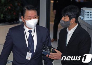 “기술유출방어”vs”사업기회유용”…최태원 실트론 지분 취득 핵심 쟁점은