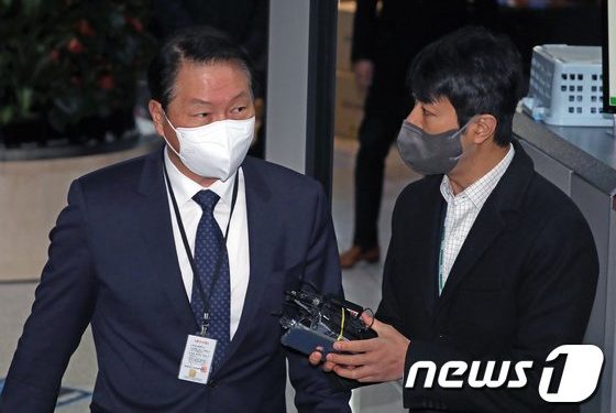 “기술유출방어”vs”사업기회유용”…최태원 실트론 지분 취득 핵심 쟁점은