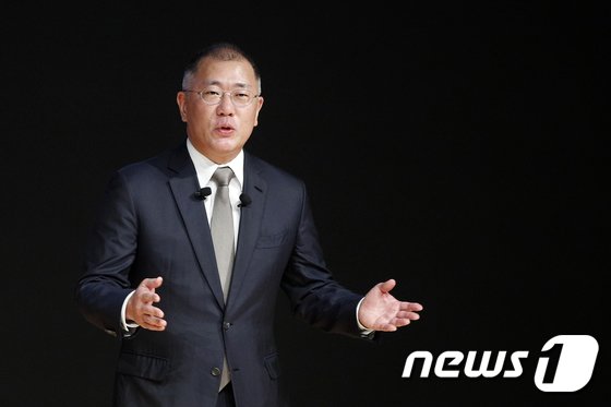 강당 대신 메타버스…기업 시무식 온라인이 대세