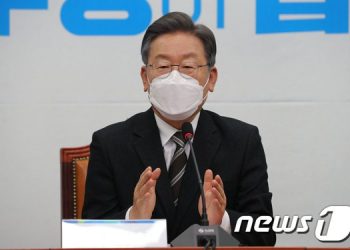 이재명, 文 자리 비웠는데 코로나 성명 발표?…’이미 당청 교감’